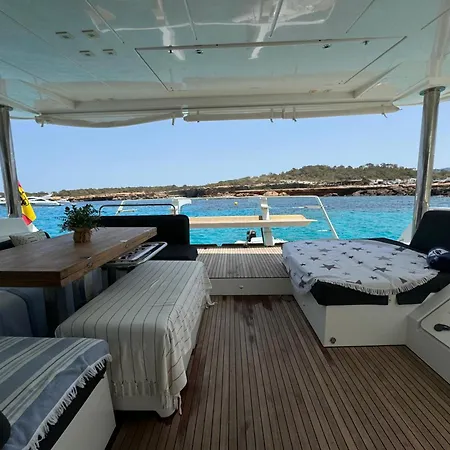 Botel Catamaran Last Call *