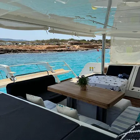 Catamaran Last Call *